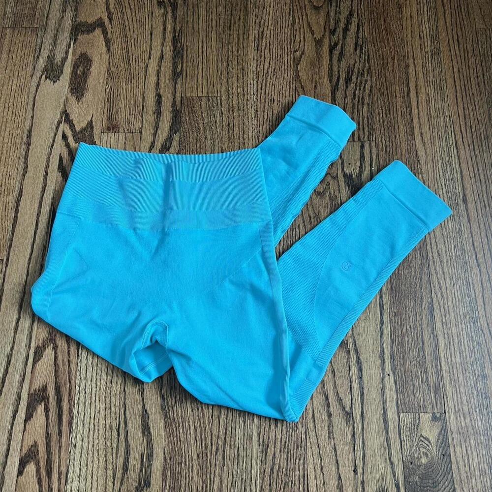 Turquoise sports athletic Lululemon high-waisted leggings 7/8